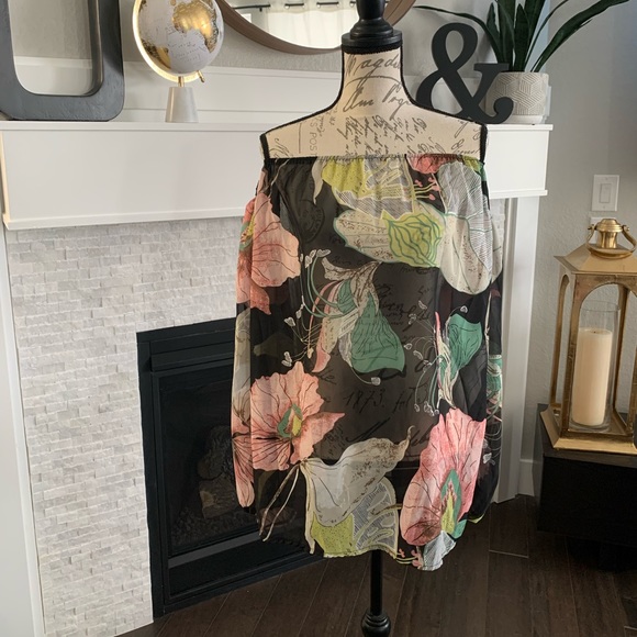 Black Floral Print Off-Shoulder Top with Bubble Sleeves Large NWT! - Picture 4 of 10